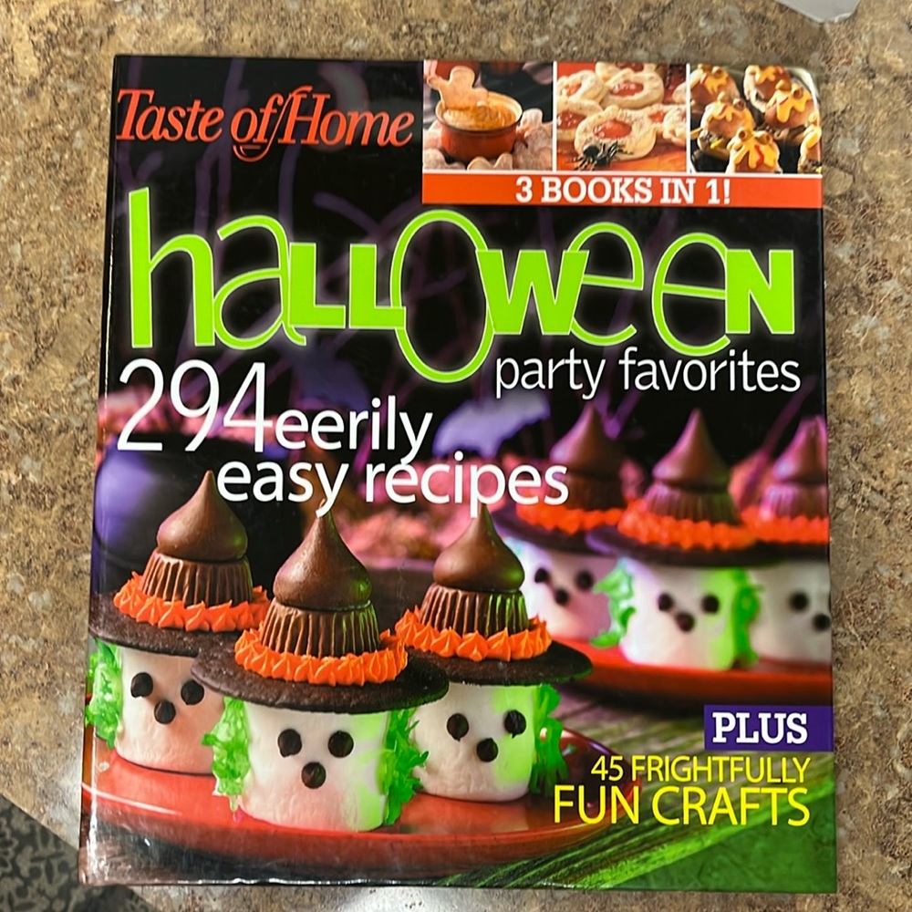 Taste of Home  Halloween party favorites binder book